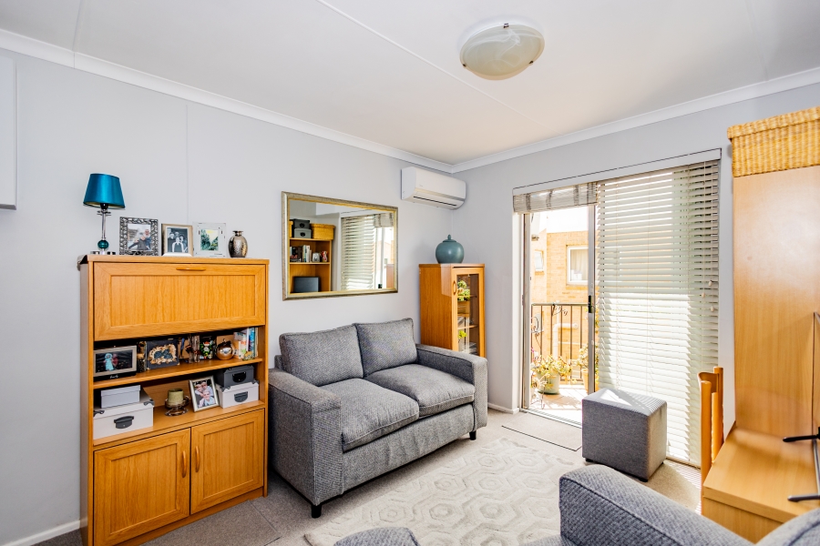 1 Bedroom Property for Sale in Oakglen Western Cape